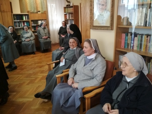 Ósma sesja dla sióstr „pięknego wieku” w Częstochowie