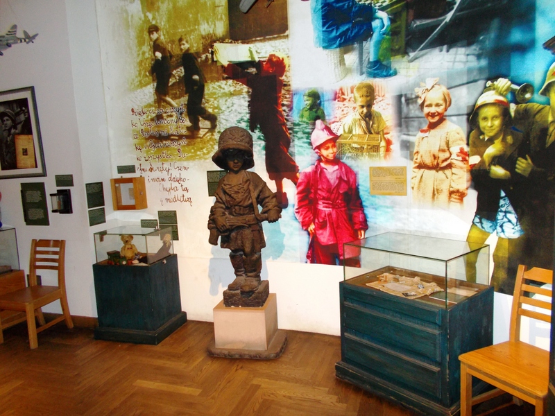 sladami niepodleglej